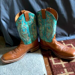 Justin cowboy boots worn once